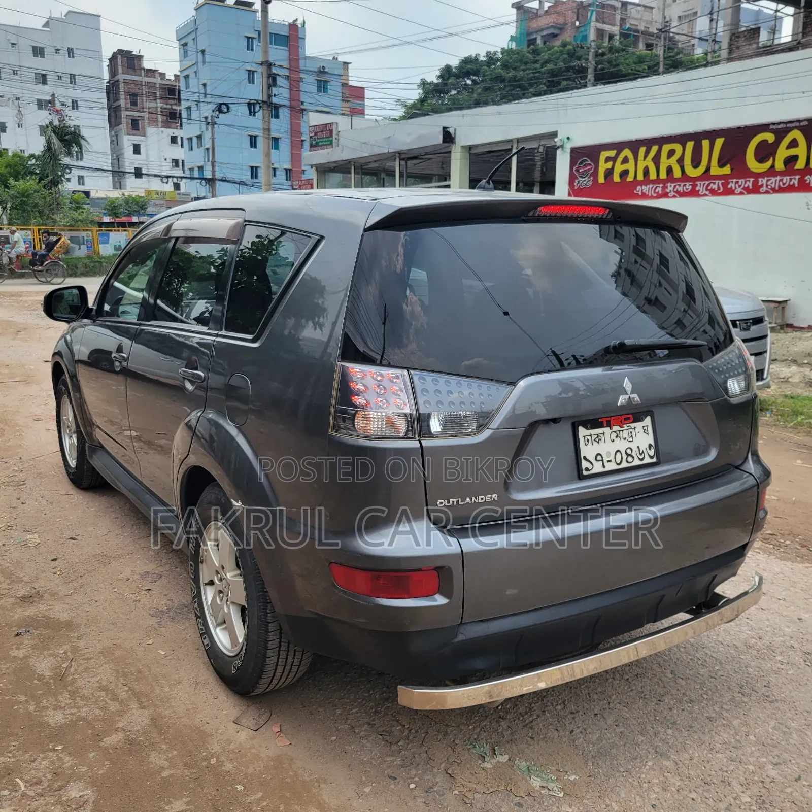 মিতসুবিশি আউটল্যান্ডার ২০১১ ধূসর