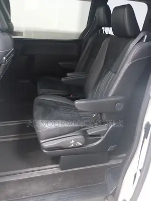 Toyota Esquire 2021 Pearl