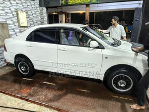 টয়োটা করোলা ২০০৫ পার্ল