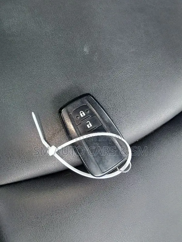 Toyota Prius 2021 Pearl