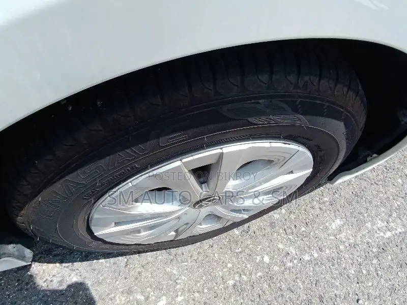 টয়োটা প্রিয়াস ২০২১ পার্ল