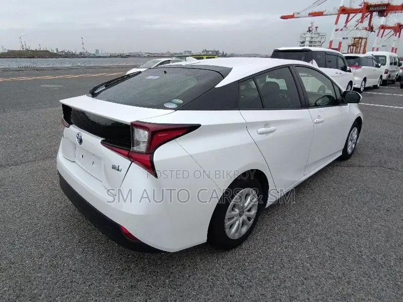 Toyota Prius 2021 Pearl