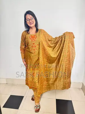 স্লিক রেডি থ্রিপিস, এমব্রয়ডারি সিকোয়েন্সের কাজ করা।