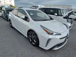 Toyota Prius 2021 Pearl