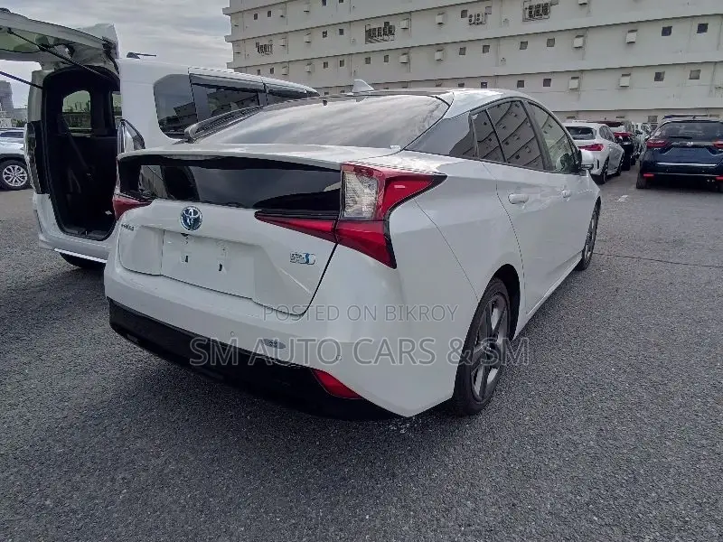 Toyota Prius 2021 Pearl