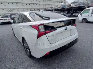 Toyota Prius 2021 Pearl