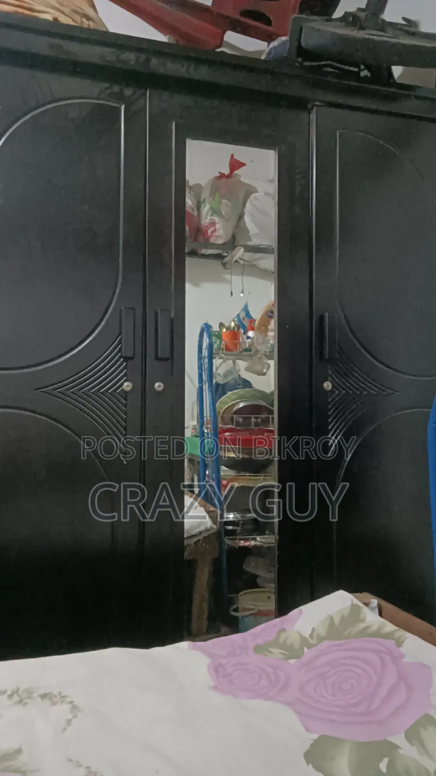 3 Door Almirah/Glossy Black.