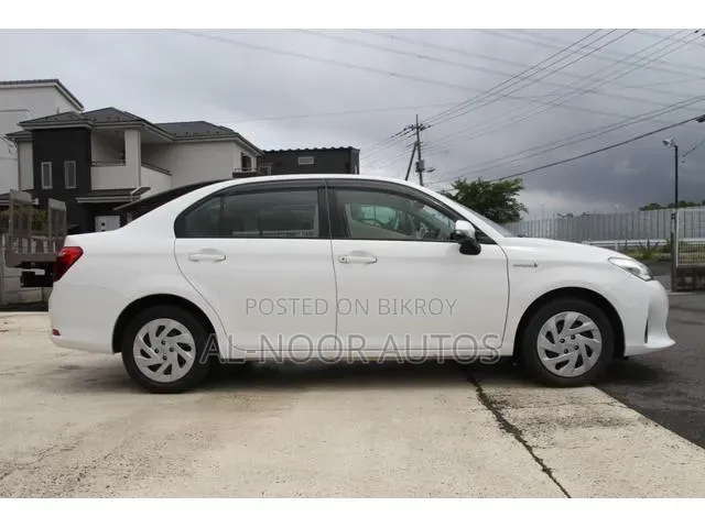 টয়োটা এক্সিও ২০২১ সাদা