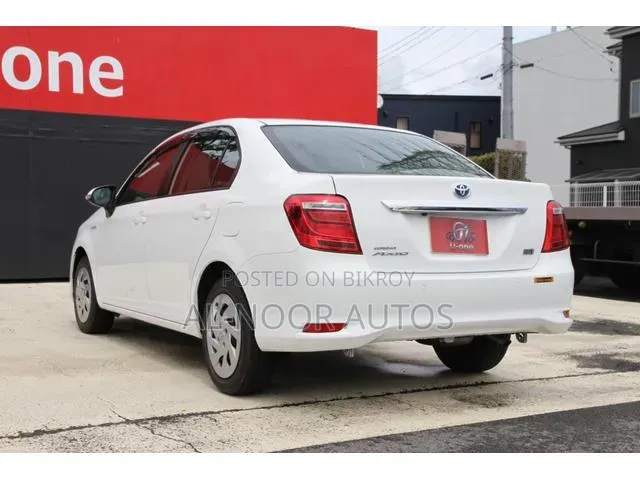 টয়োটা এক্সিও ২০২১ সাদা