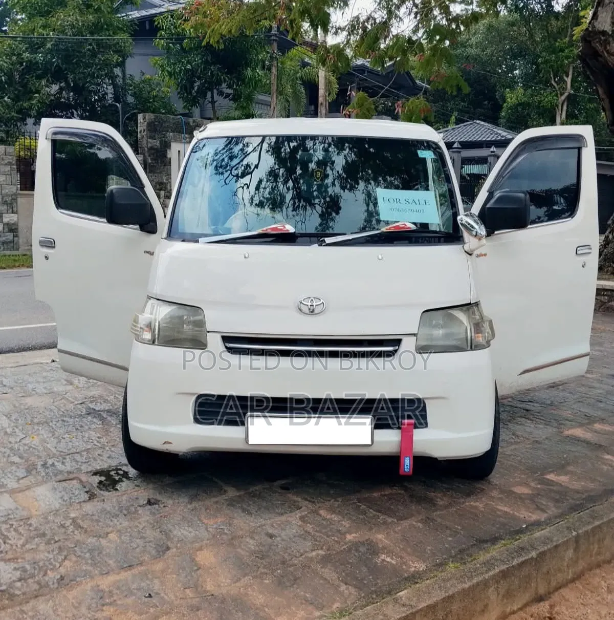 Toyota Noah 2011 White
