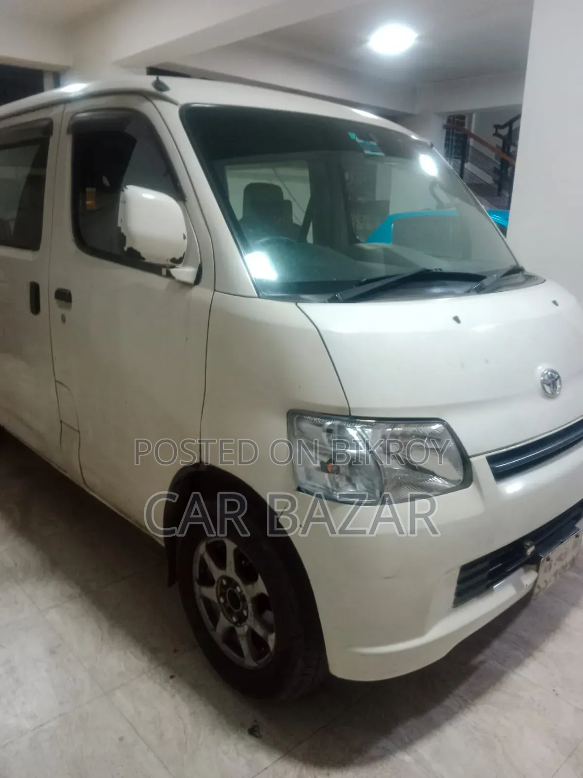 Toyota Noah 2011 White