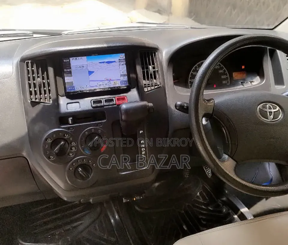 Toyota Noah 2011 White
