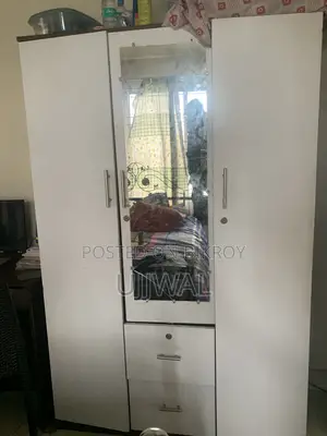 পারটেক্স এর আলমারি বিক্রি হবে