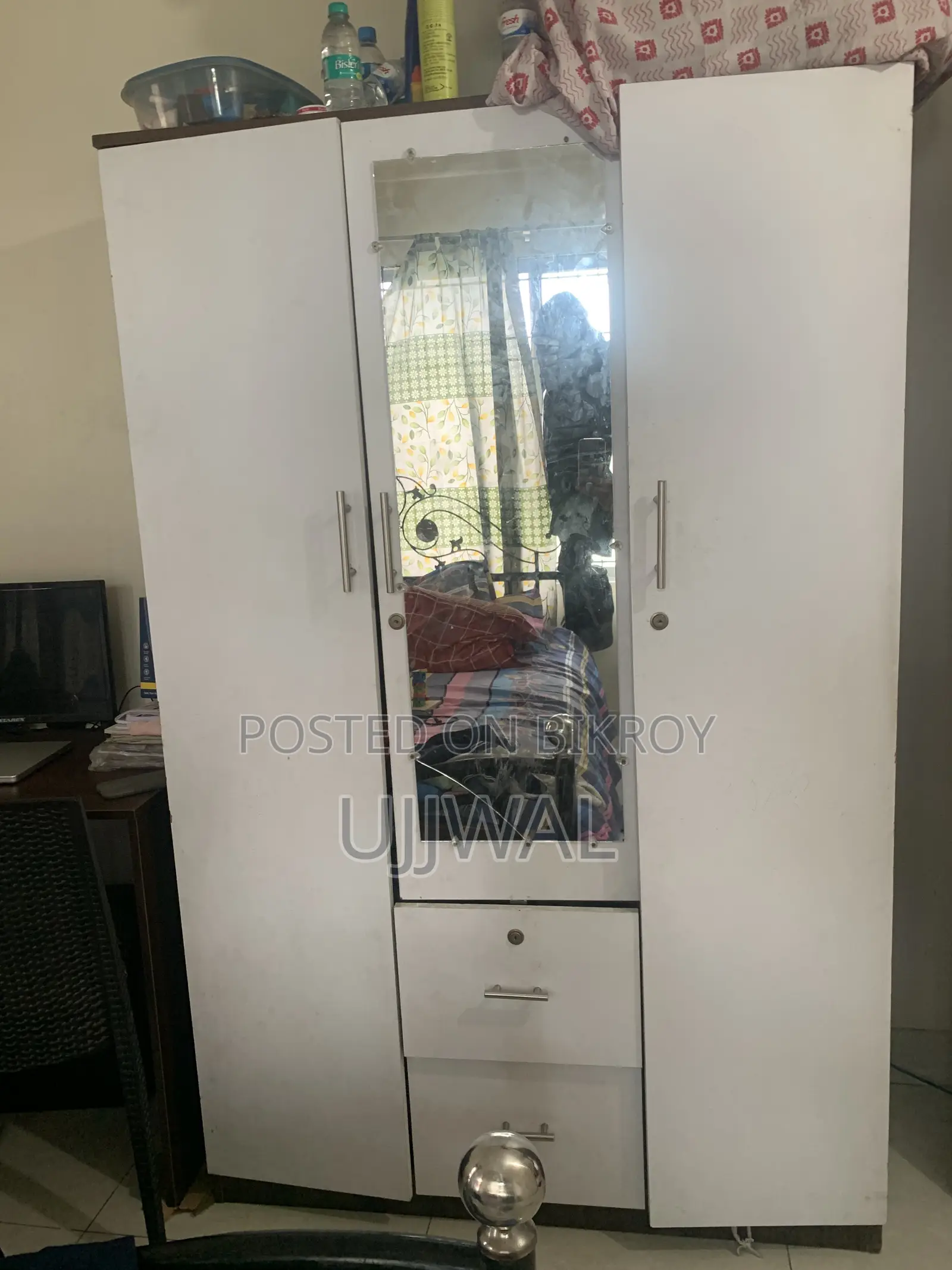 পারটেক্স এর আলমারি বিক্রি হবে