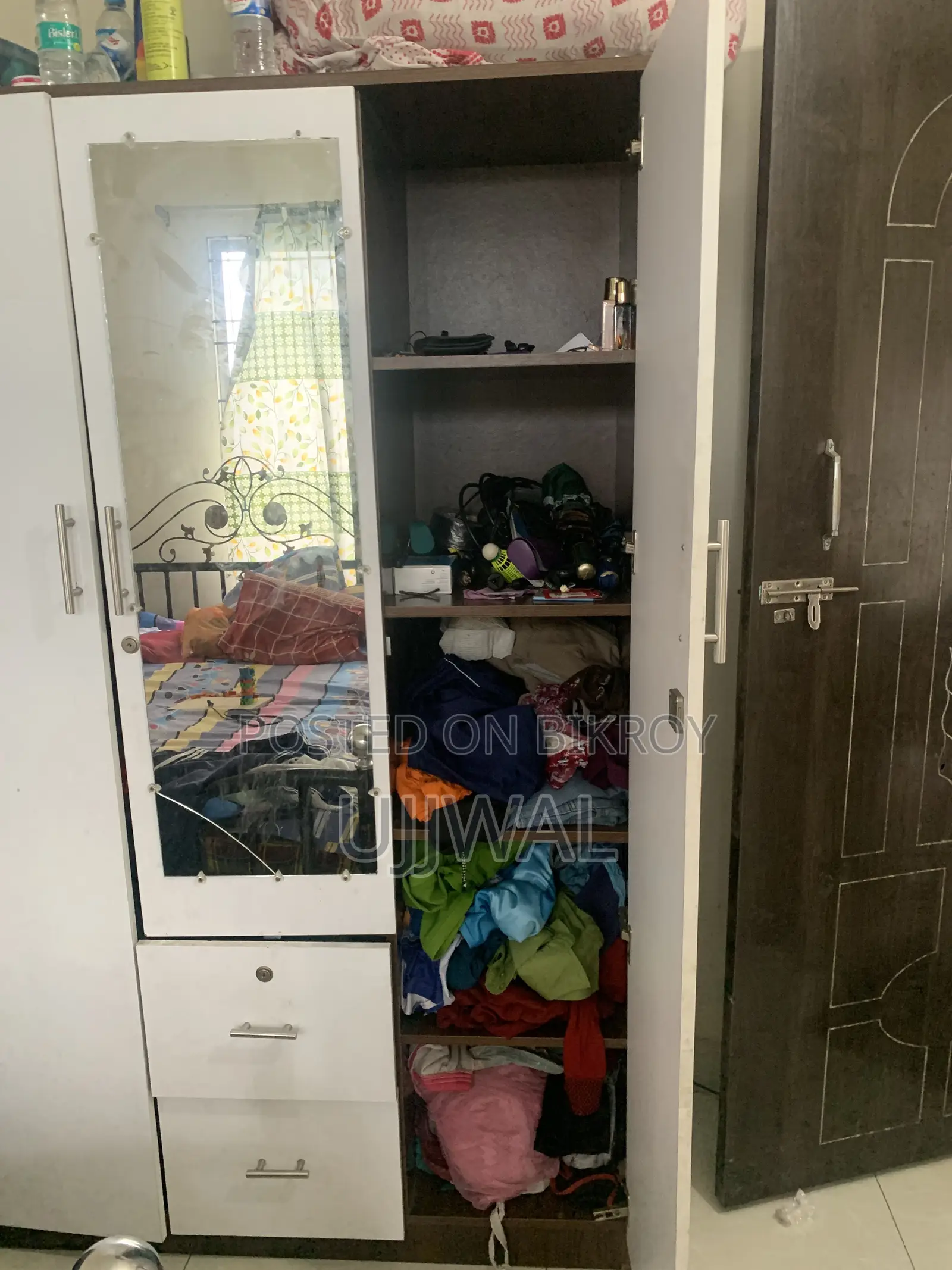 পারটেক্স এর আলমারি বিক্রি হবে
