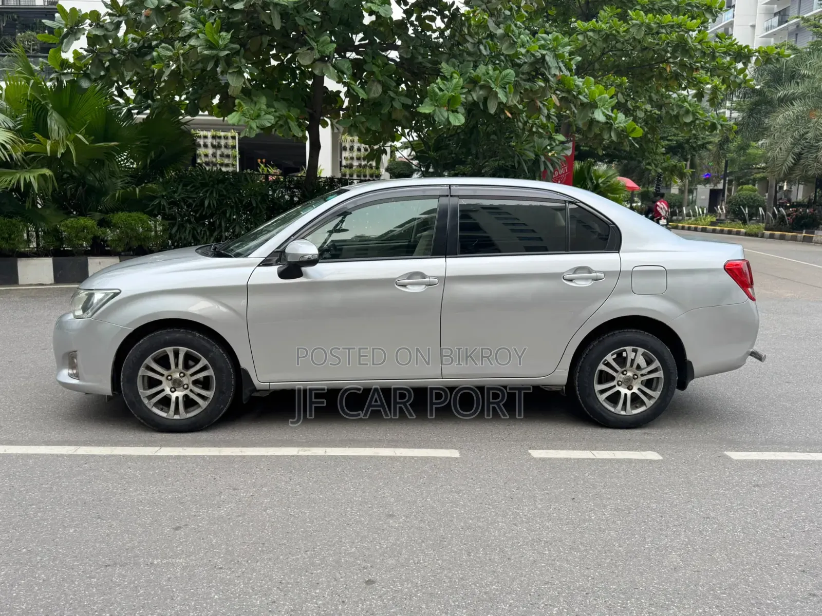 নতুন Toyota Axio 2012 Silver