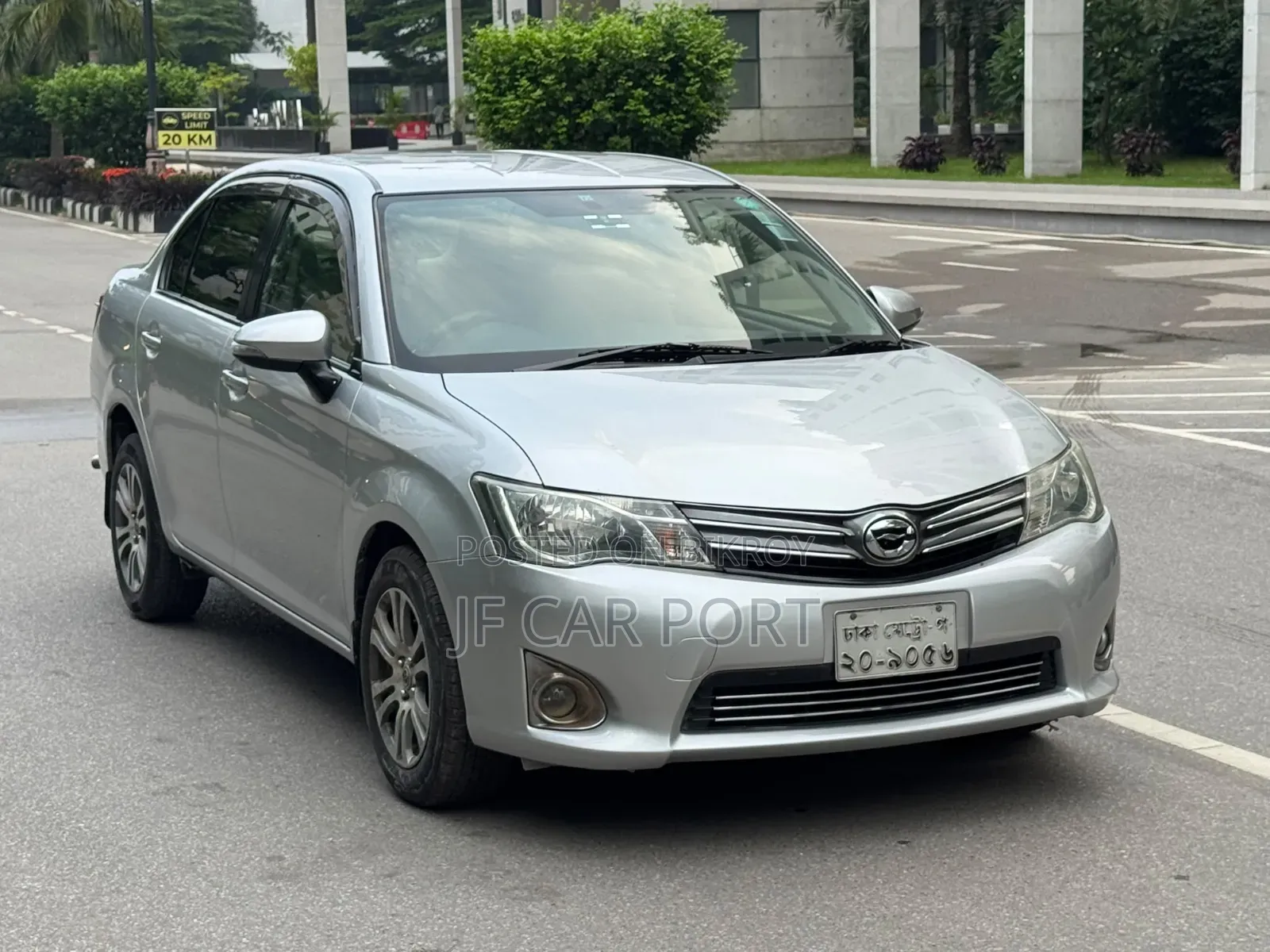 নতুন Toyota Axio 2012 Silver
