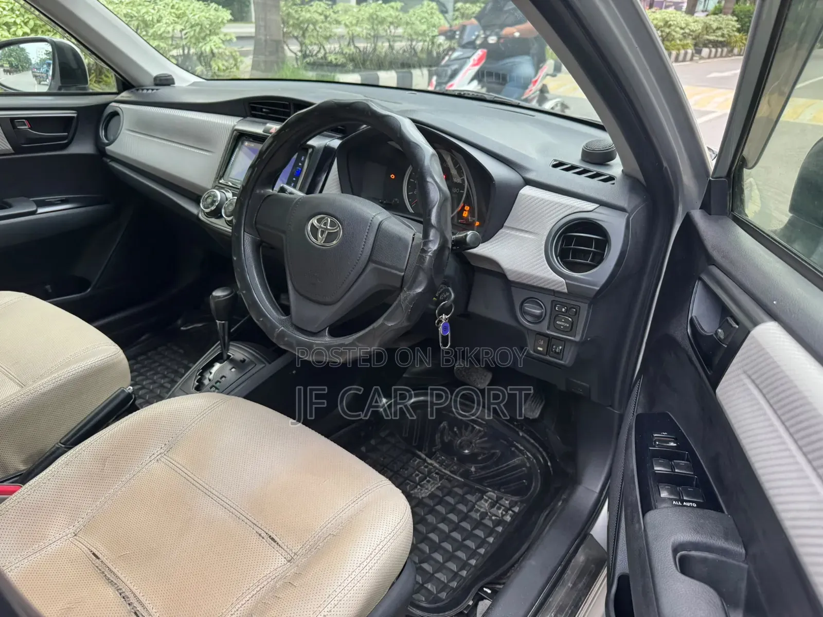 নতুন Toyota Axio 2012 Silver
