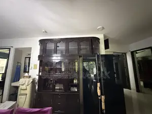 প্লেট শো-পিস ক্যাবিনেট বড়