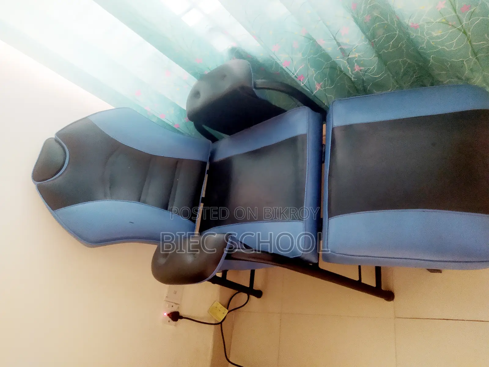 Facial Bed For Beauty Parlour