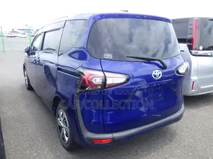 টয়োটা সিয়েন্টা ২০২১ নীল