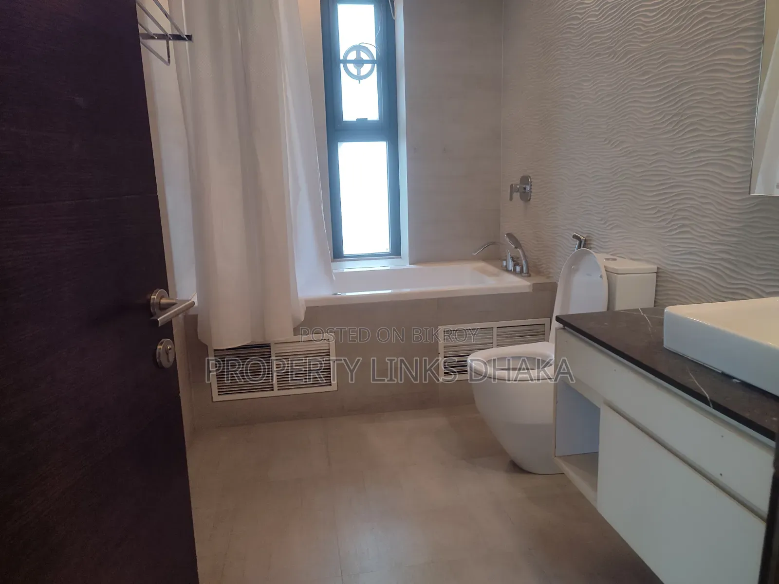 Furnished 3-bedroom Apartment in Baridhara for rent
