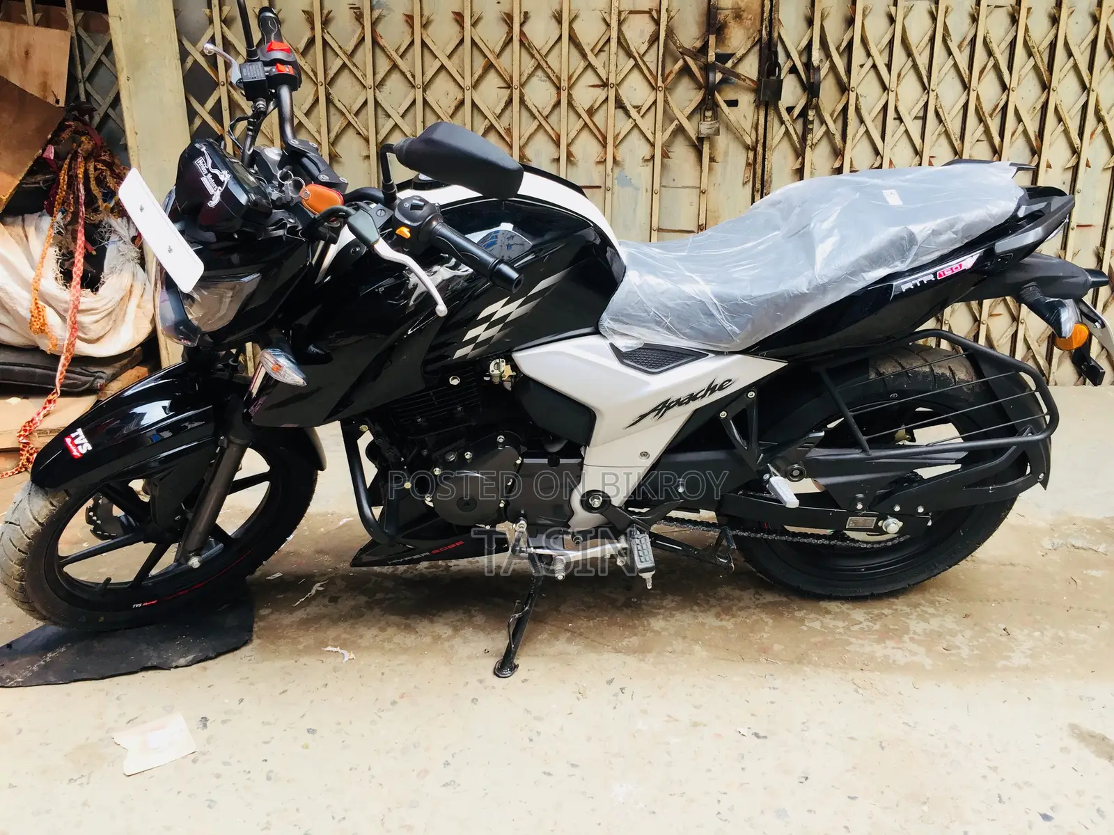 TVS Apache RTR 160 4V 2019 Black