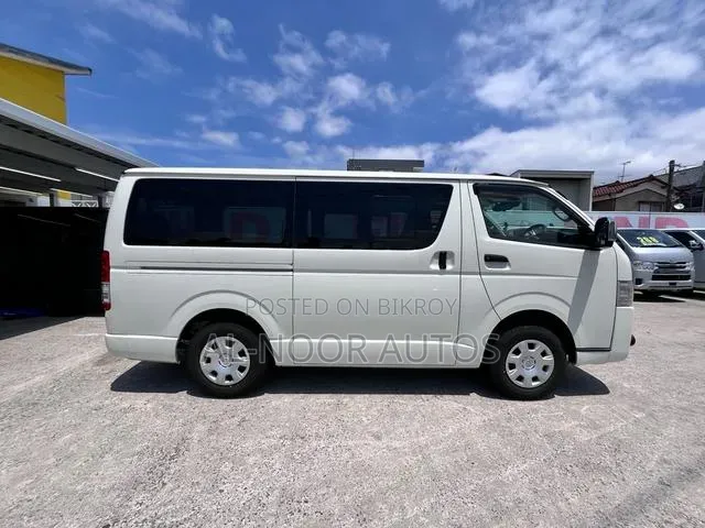 Toyota HiAce 2021 White