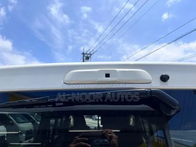 Toyota HiAce 2021 White