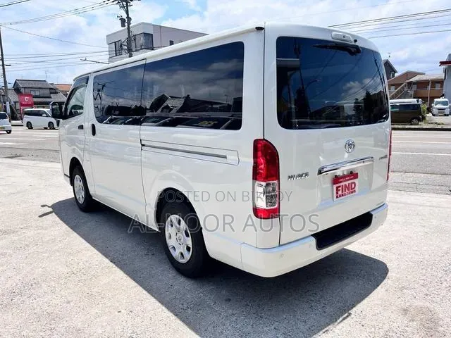 Toyota HiAce 2021 White
