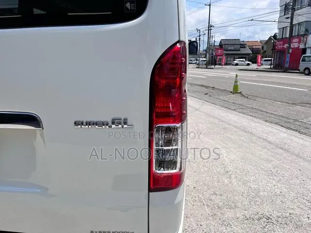 Toyota HiAce 2021 White