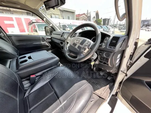 Toyota HiAce 2021 White
