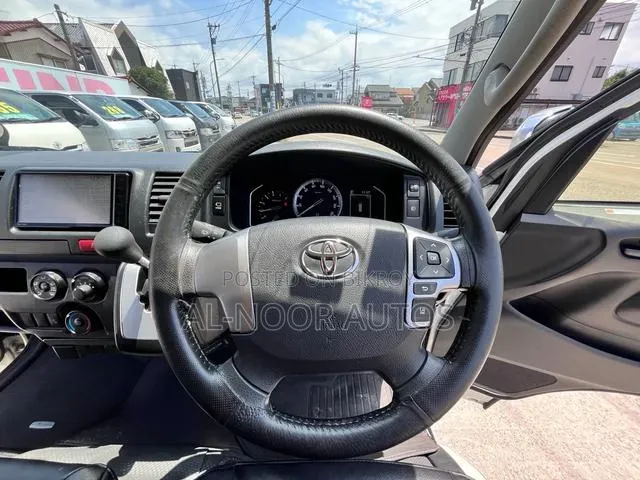 Toyota HiAce 2021 White