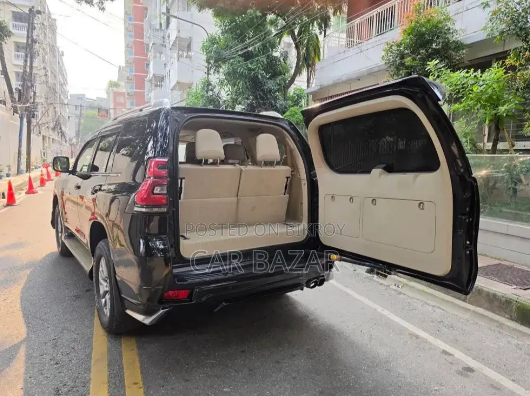 Toyota Land Cruiser Prado 2016 Black