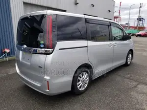 Toyota Noah 2021 Silver