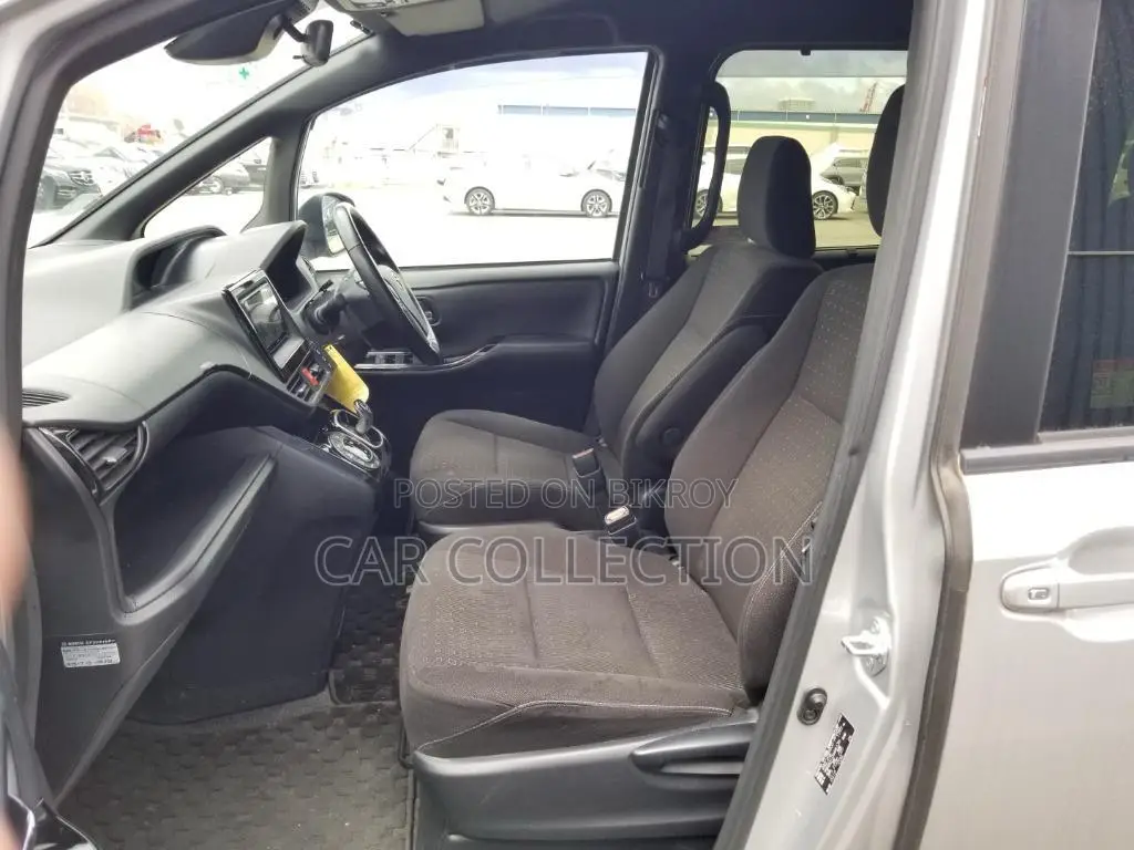 Toyota Noah 2021 Silver