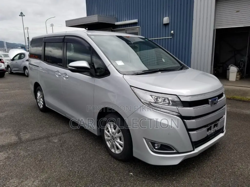 Toyota Noah 2021 Silver