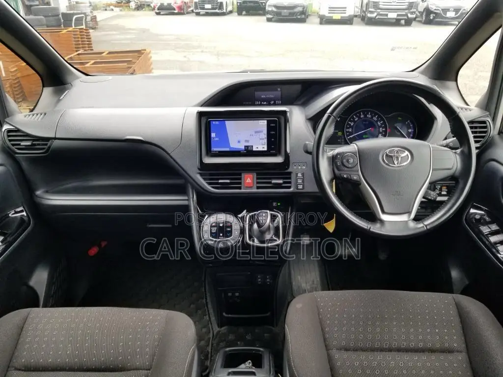 Toyota Noah 2021 Silver