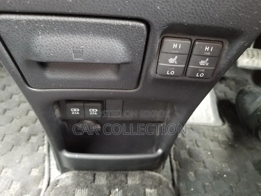 Toyota Noah 2021 Silver