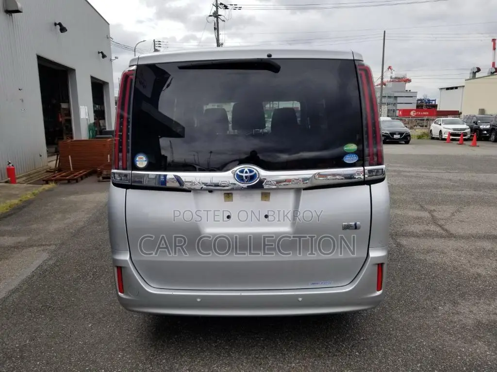 Toyota Noah 2021 Silver