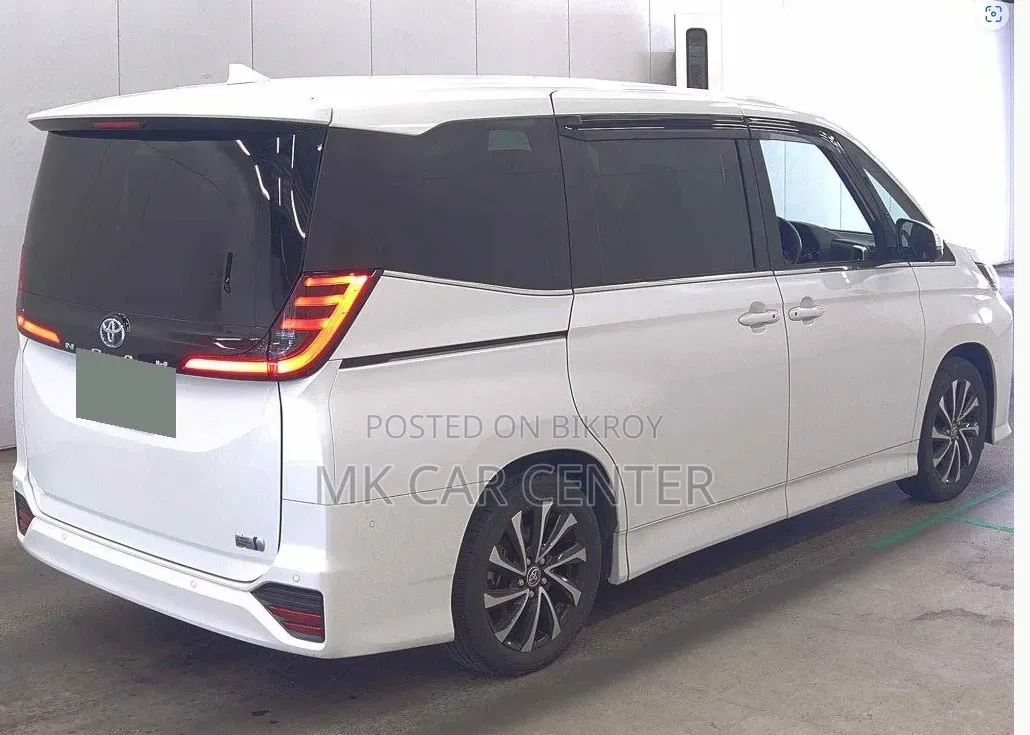 New Toyota Noah 2022 Pearl