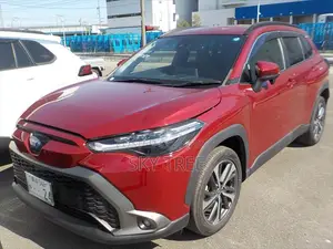টয়োটা করোলা ক্রস ২০২২ লাল