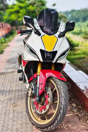 ইয়ামাহা ২০২২ হোয়াইট