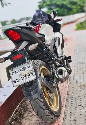 ইয়ামাহা ২০২২ হোয়াইট