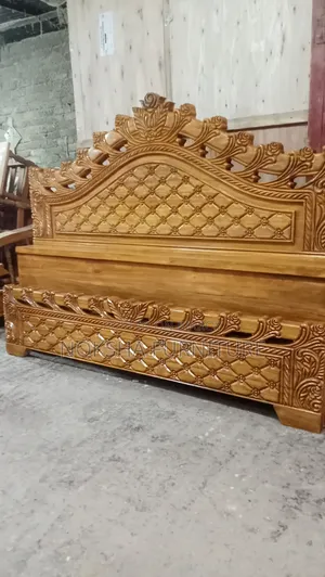 Wholesale and Retail at the Same Price—Limited Time Offer Made with 2.5" Solid Wood