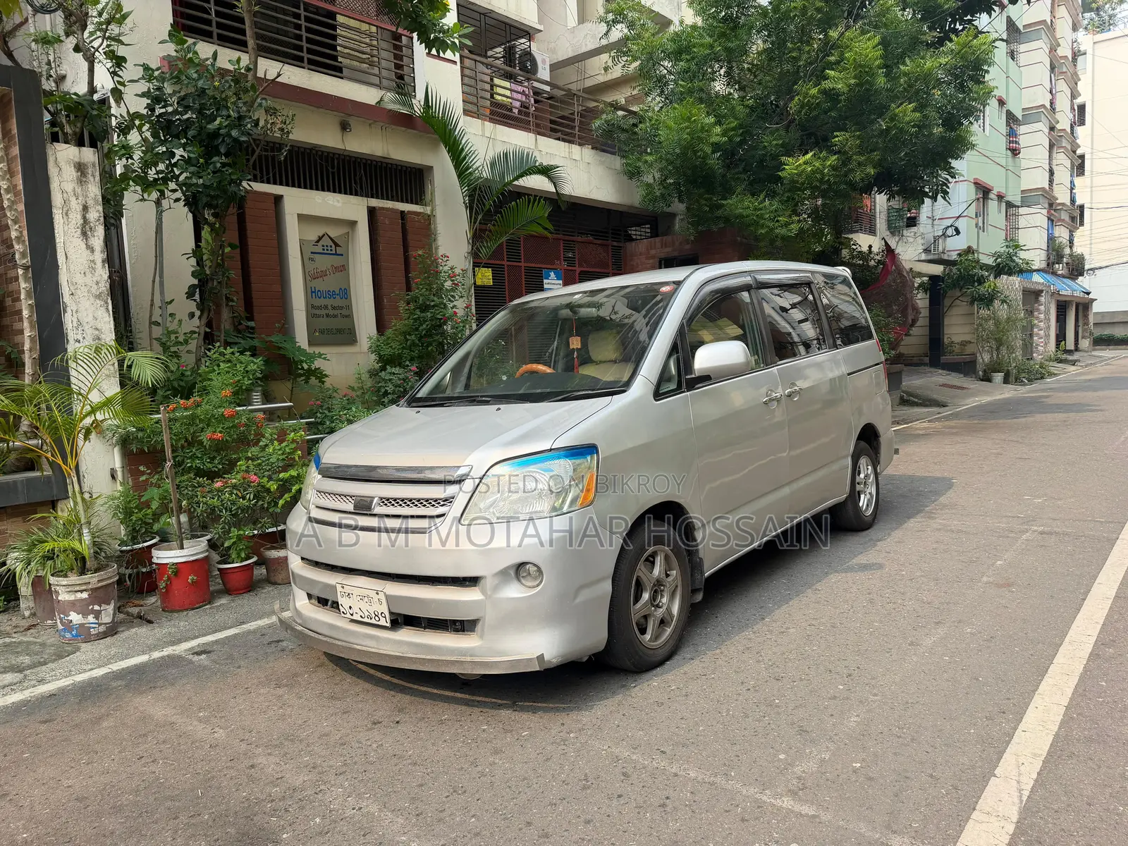 Toyota Noah 2.0 AWD (8 Seater) 2004 Silver