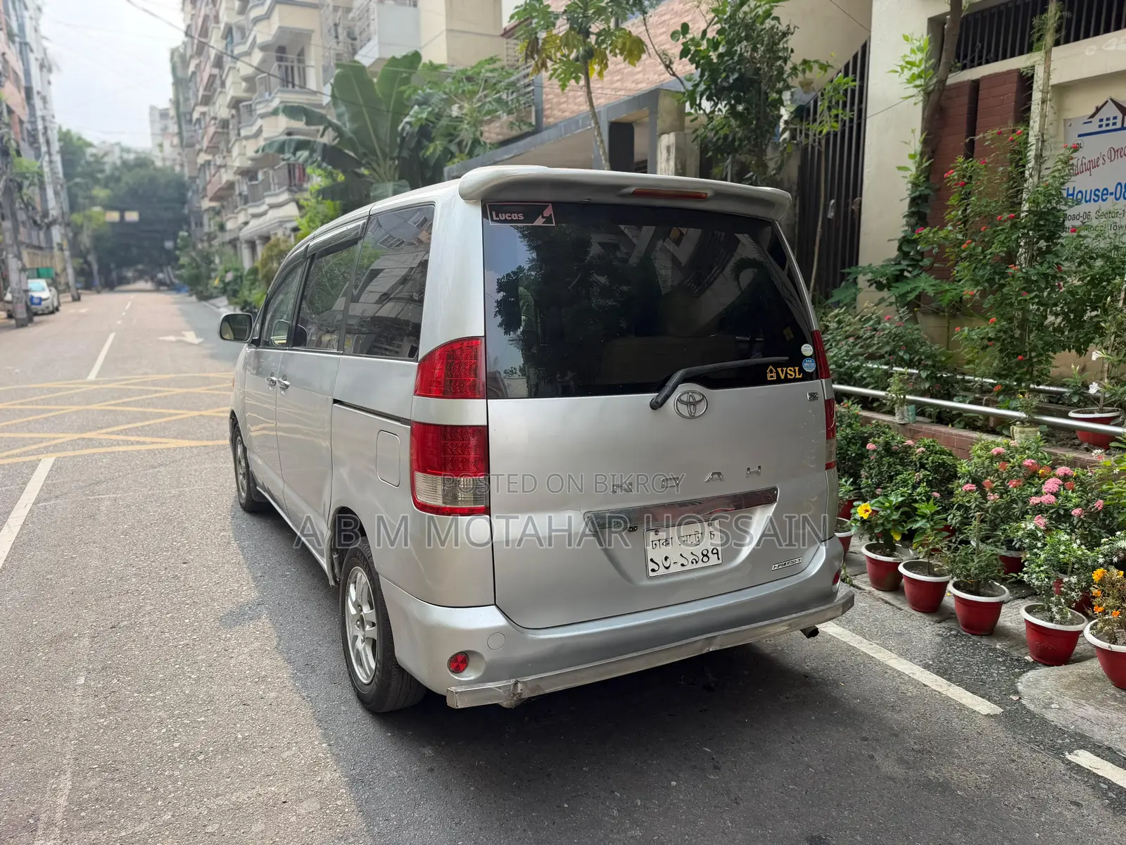Toyota Noah 2.0 AWD (8 Seater) 2004 Silver