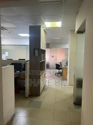 ভাড়ার জন্য বাণিজ্যিক অফিস স্পেস