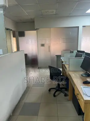 ভাড়ার জন্য বাণিজ্যিক অফিস স্পেস