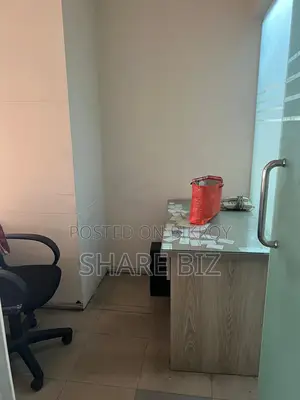 ভাড়ার জন্য বাণিজ্যিক অফিস স্পেস
